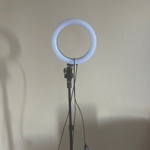 Ring Light don’t need anymore, lightly used.